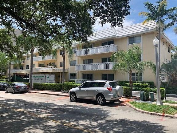 2nd image of 100 Edgewater Dr APT 140