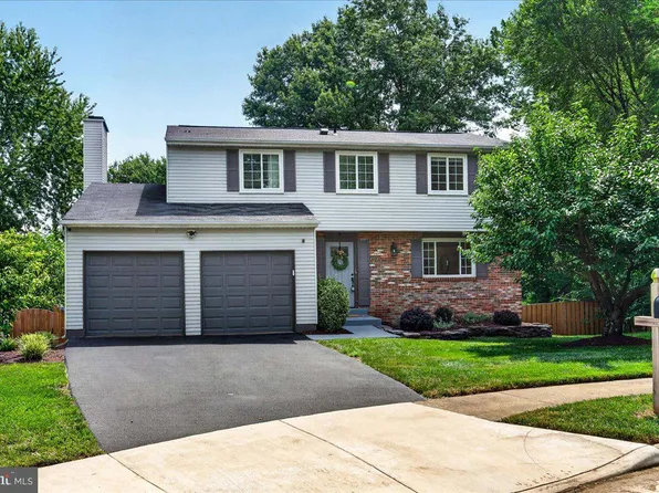1104 Clarke St, Herndon, VA 20170