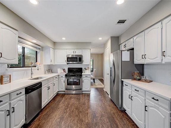 5th image of 618 Kingfisher Creek Dr