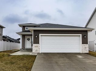 7429 18th St S, Fargo, ND 58104