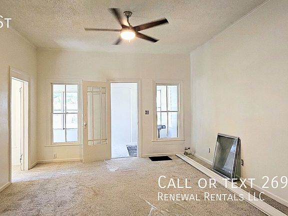 4th image of 208 Oak St