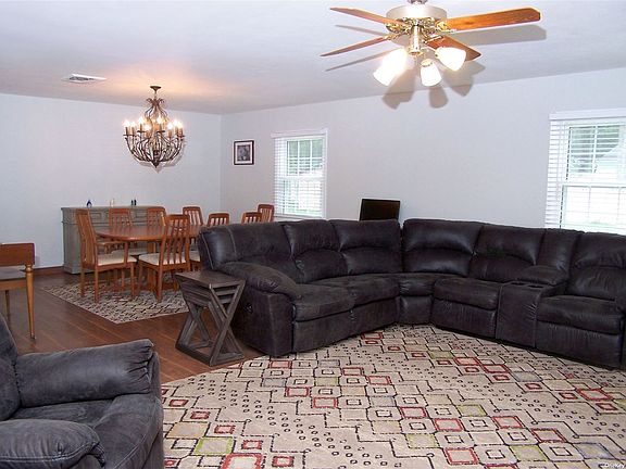 3rd image of 40 Spencer Ln