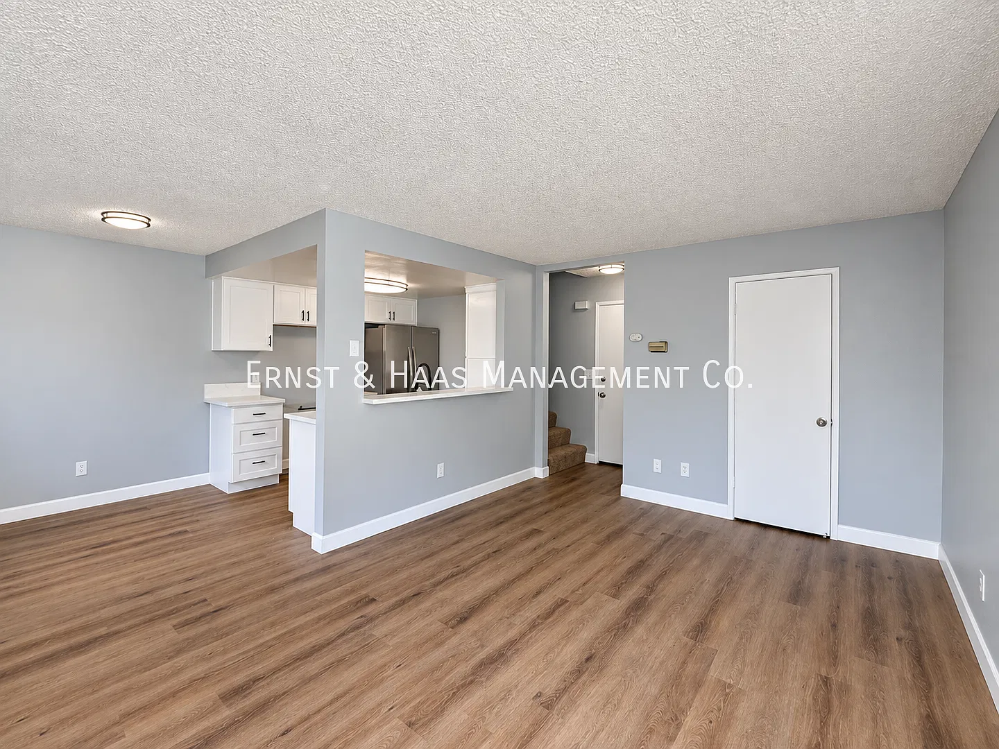 Lovely 2-Bedroom, 2.5-Bathroom Condo-Style Apartment with Attached 2-Car Garage! — Photo 2