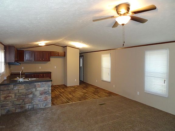 3rd image of 20 Silk Oak Dr