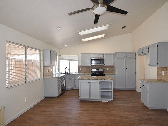 4th image of 14129 La Mirada St