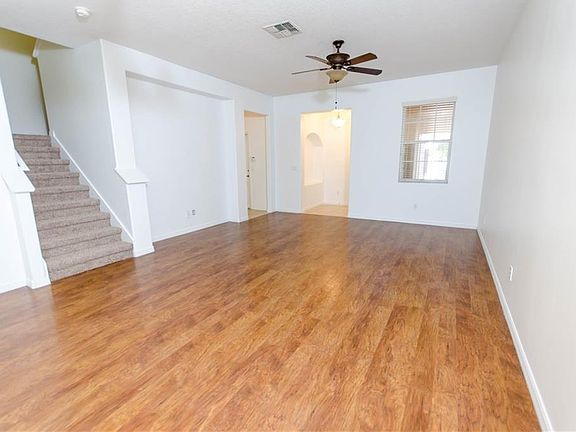 4th image of 1029 Priory Cir