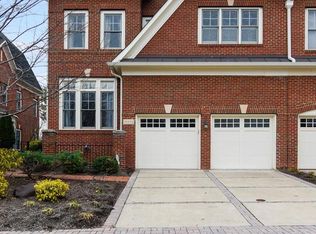 18308 Fairway Oaks Sq, Leesburg, VA 20176