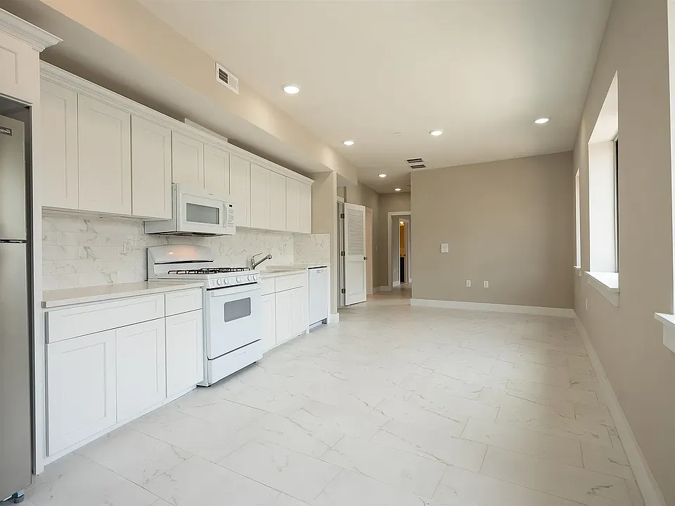 242 Beacon Ave #102