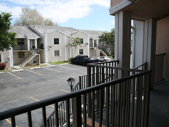 4th image of 1080 N Franklin Ave #1080L