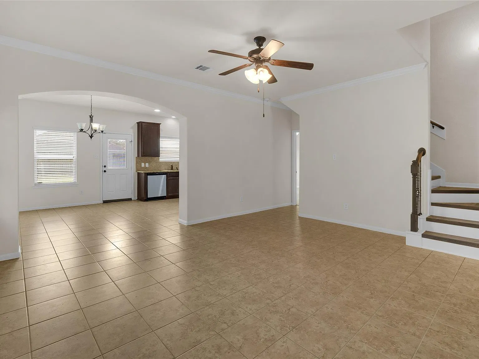 4 bed, 2.5 bath, 2091 sqft, $2,400 — Photo 4