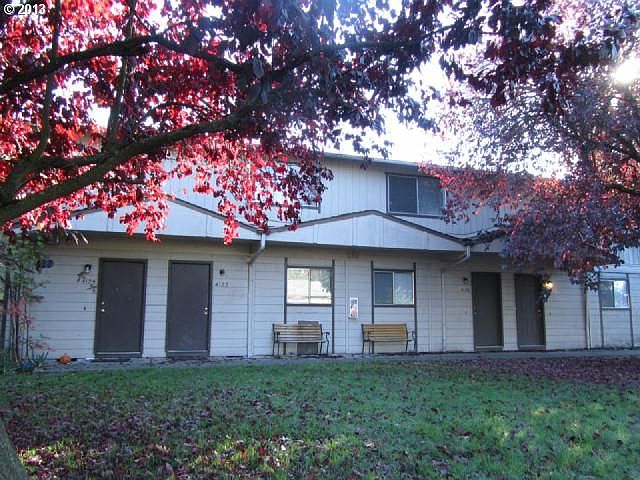 2nd image of 4114 Lancaster Dr NE