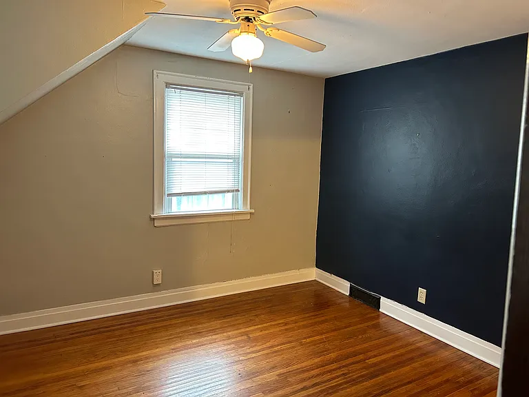 Second bedroom.