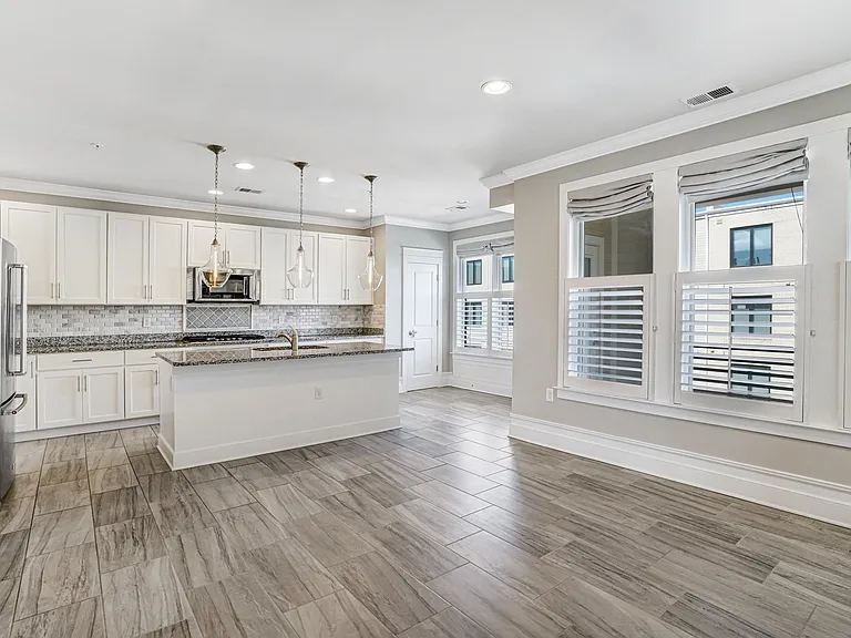 621 Bluemont Ave #102 — Photo 5