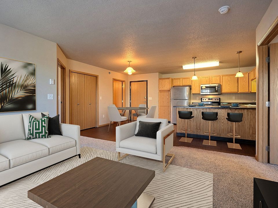 Fargo, ND East Bridge Apartments | Living