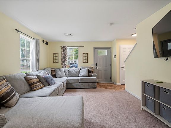 3rd image of 120 Pleasant Ridge Rd
