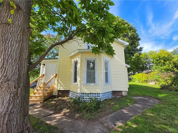 42 Bridge St, Carthage, NY 13619
