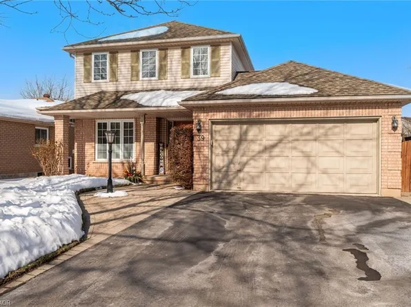 39 Colonial Cres, Grimsby, ON L3M 5H3