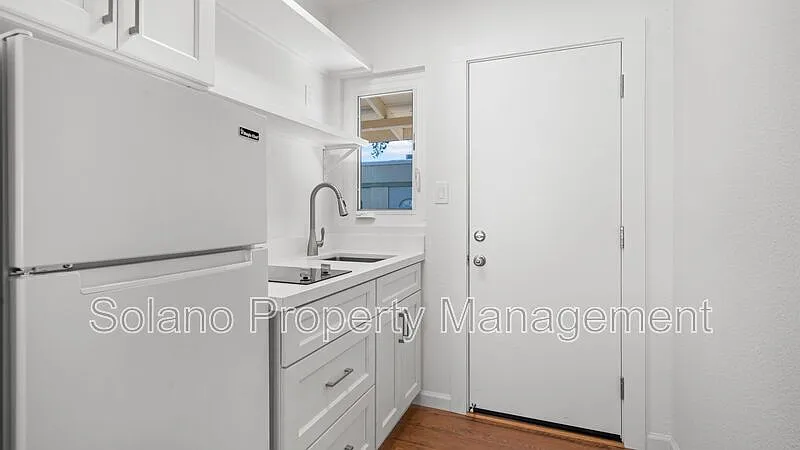 Studio, 1.0 bath, 300 sqft, $1,395 — Photo 3