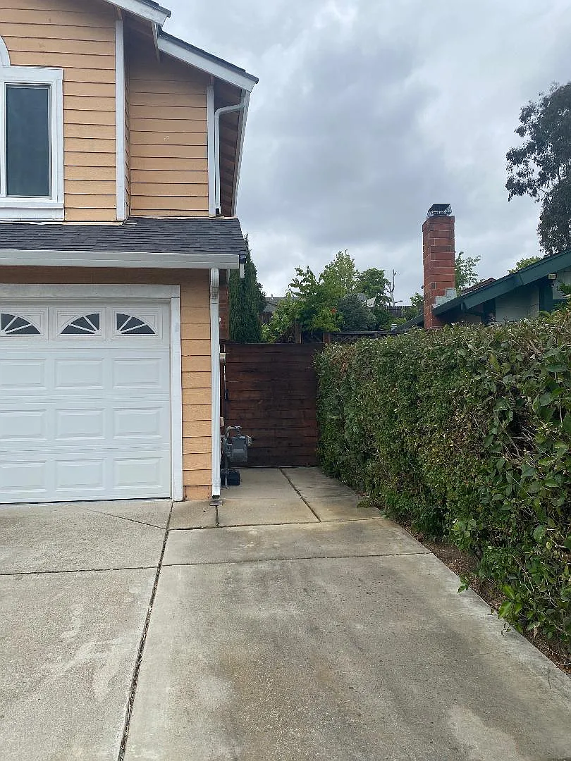 2 bed, 900 sqft, $2,200 — Photo 1