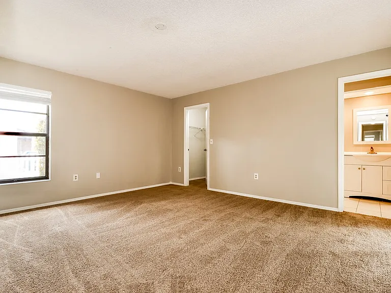 2225 Hidden Meadows Dr E — Photo 10