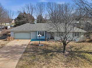 209 W Garnett Ct, Garden Plain, KS 67050