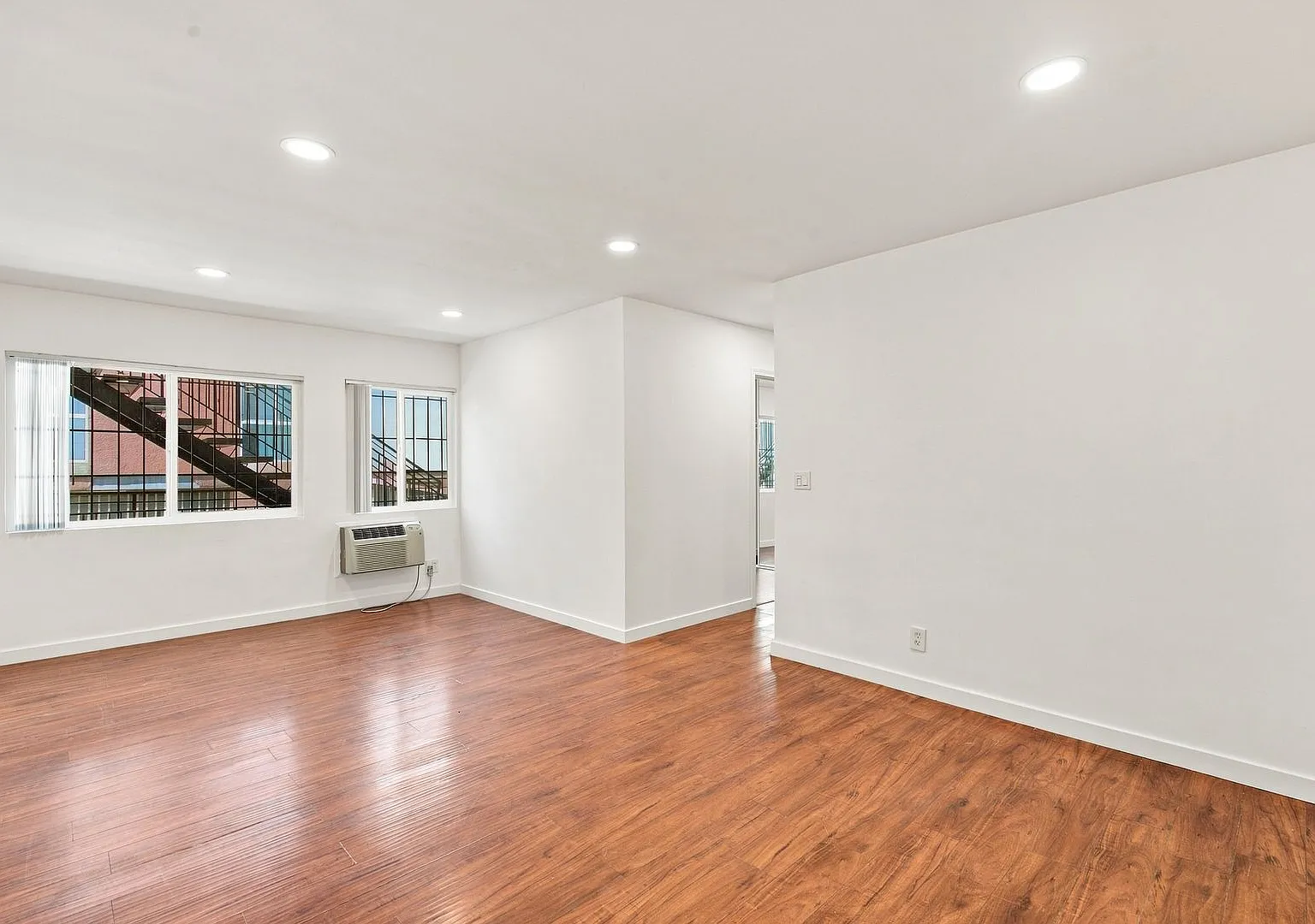 956 Elden Ave — Photo 1