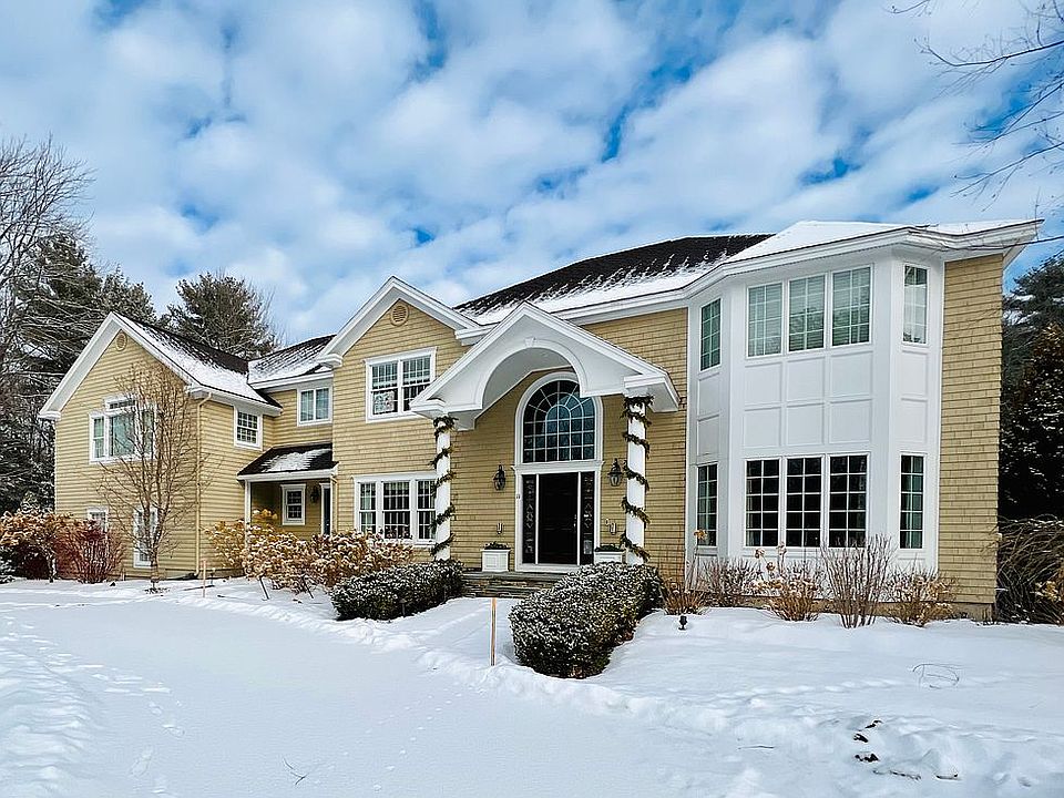 1st image of 11 Maplewood Cir