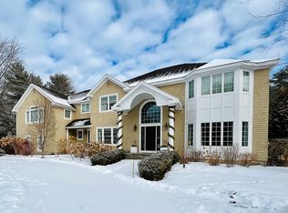 11 Maplewood Cir, Falmouth, ME 04105
