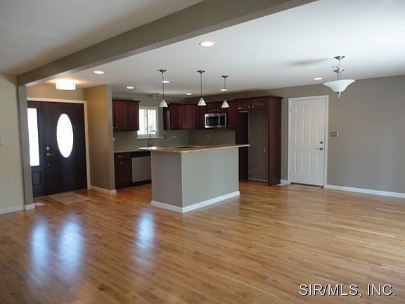 5th image of 4912 Voltaire Dr