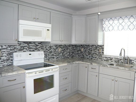 4th image of 848 Sewell Rd