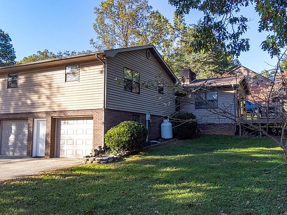5th image of 1685 Canterbury Dr
