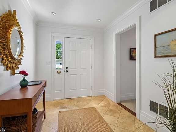 2nd image of 658 Ridgewood Rd #1