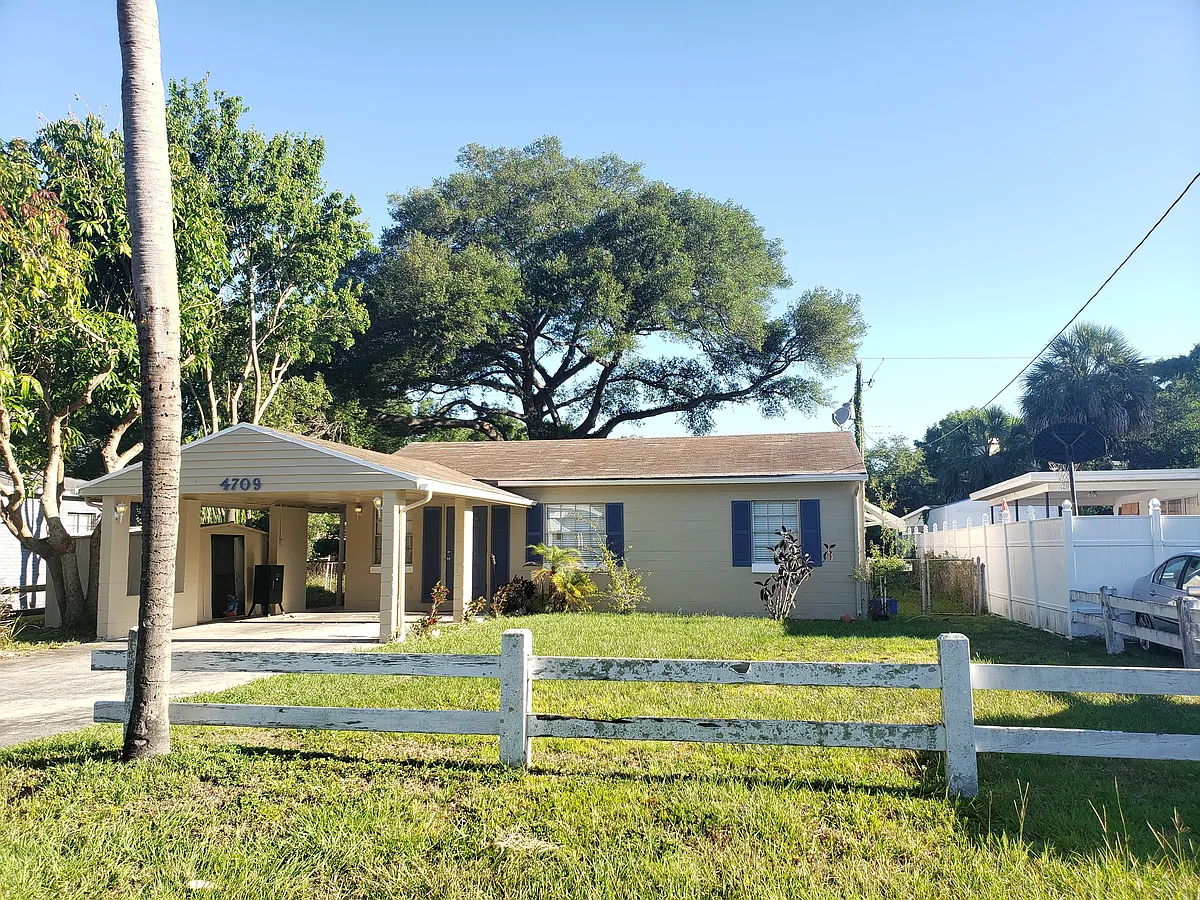 Building Photo - 4709 W Knights Ave