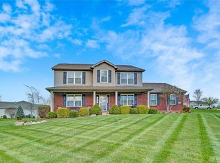 209 Quail Hollow Dr, Brookville, OH 45309