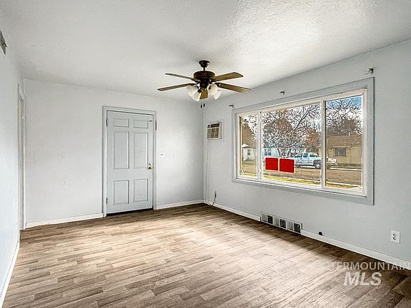 5th image of 120 Parkhurst Dr