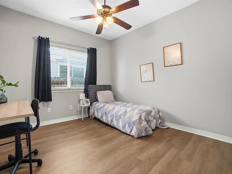 409 E Austin Ave — Photo 26