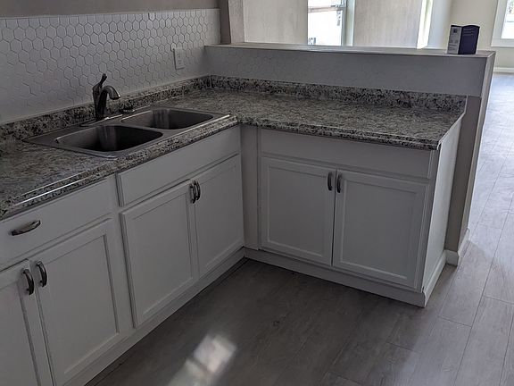 4th image of 1454 Gibbs St