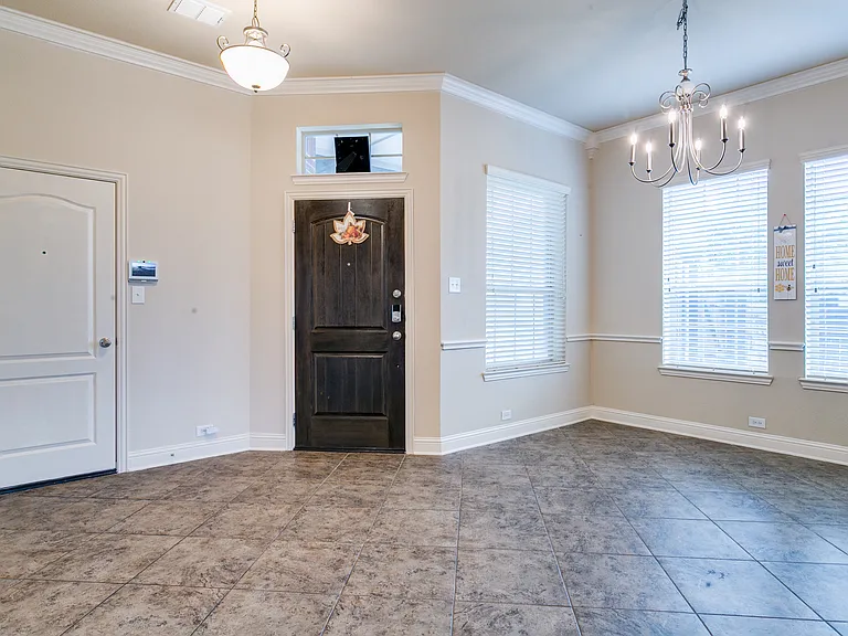 3116 Hereford Dr — Photo 4