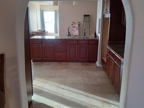 4th image of 1310 Carlisle Blvd SE