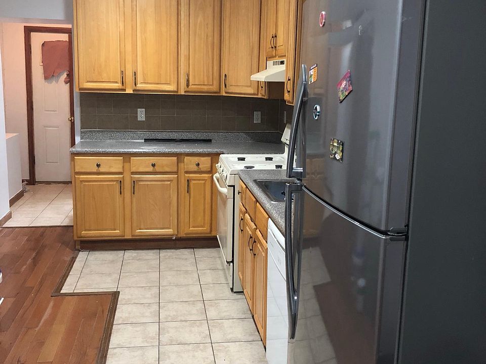 2nd image of 147 Monroe St #1