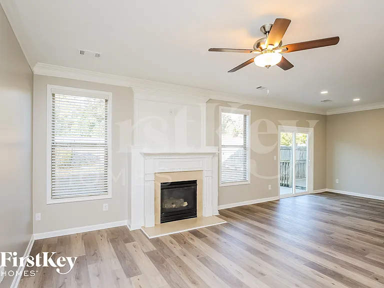 3192 Sag Harbor Ln — Photo 3