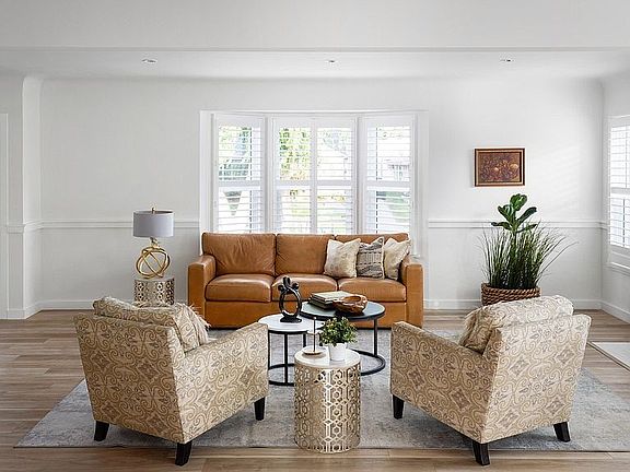 4th image of 3711 Collis Ave