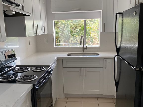 5th image of 9400 W Flagler St APT 202