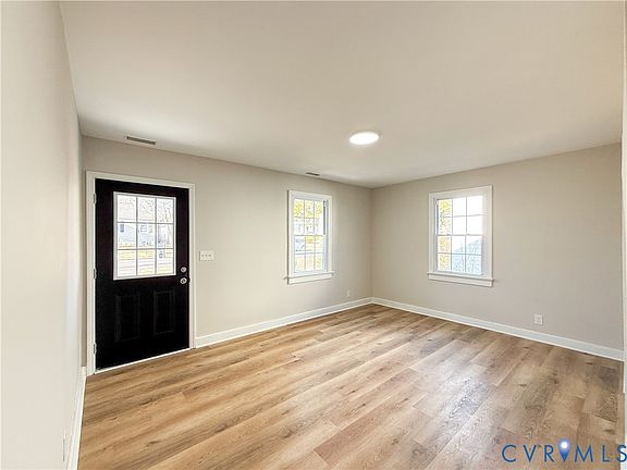 5th image of 2606 Richmond St