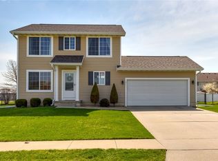 5833 NW 93rd St, Johnston, IA 50131