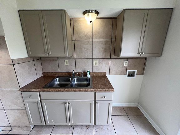 5th image of 580 Blackhawk Rd