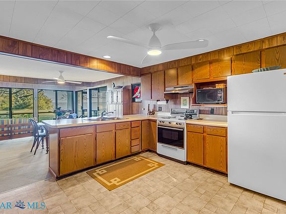 4th image of 810 Long Point Ln