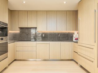 785 Harbour Ave #4, North Vancouver, BC V7J 2E9