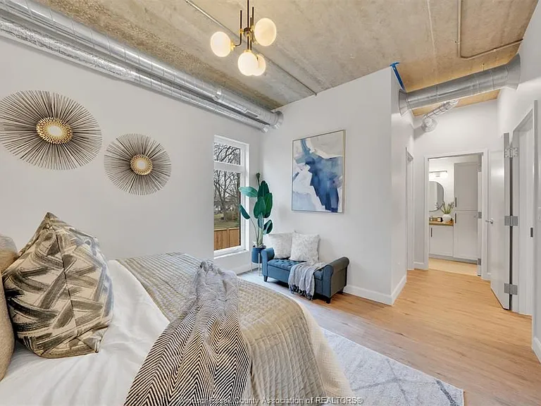 6550 Wyandotte St E #201 — Photo 15