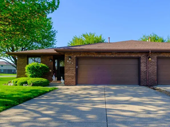 921 Shagbark Rd #921, New Lenox, IL 60451